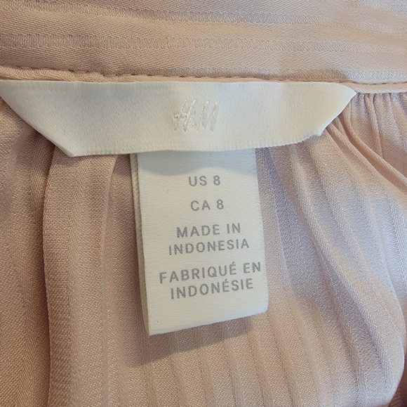 H&M Beige/Peach Button-Up Tie 3/4 Sleeve Blouse Size 8 - Picture 8 of 10